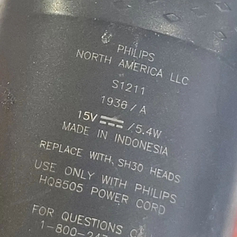 Philips Norelco Series 1000 S1211 Men's  Wet & Dry Electric Shaver